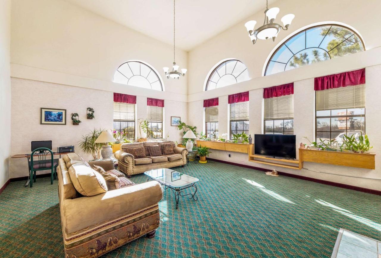 Rodeway Hotel 2*