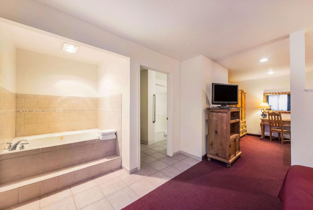 Rodeway Hotel Decatur